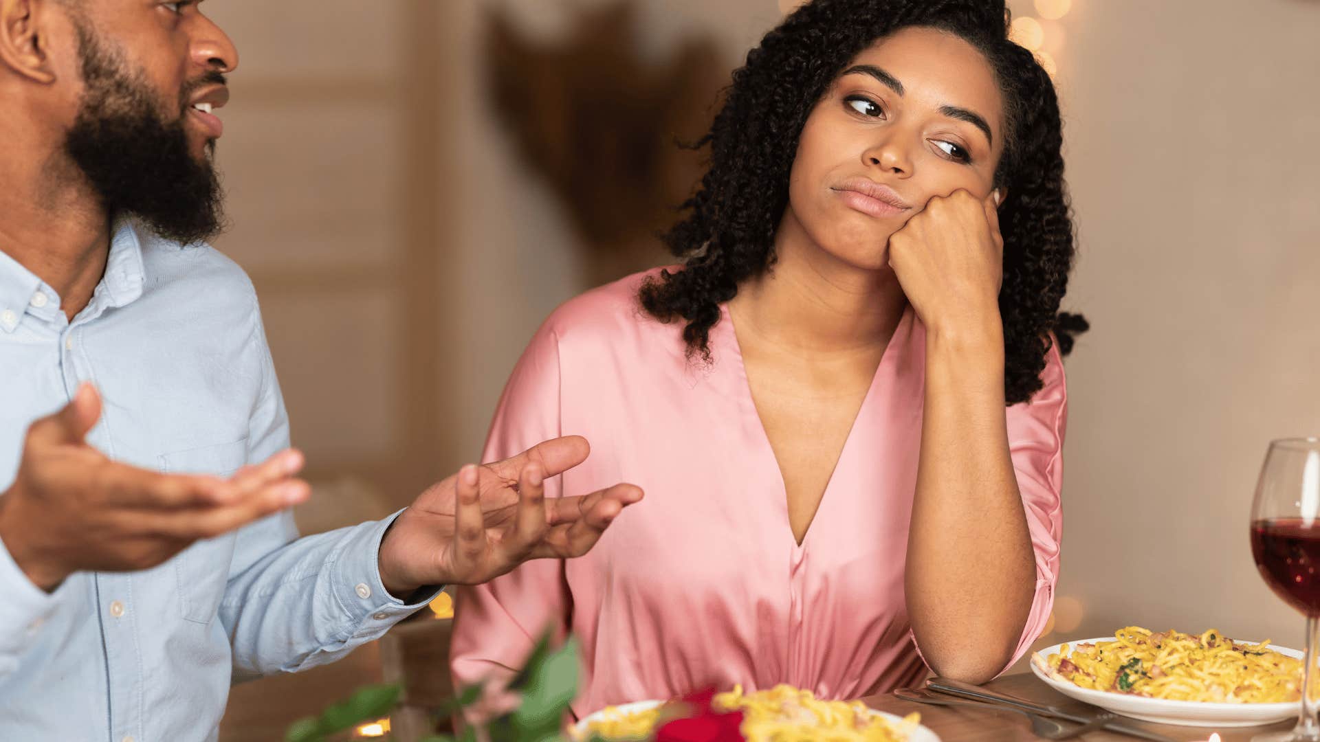 man asking woman to pay on first date