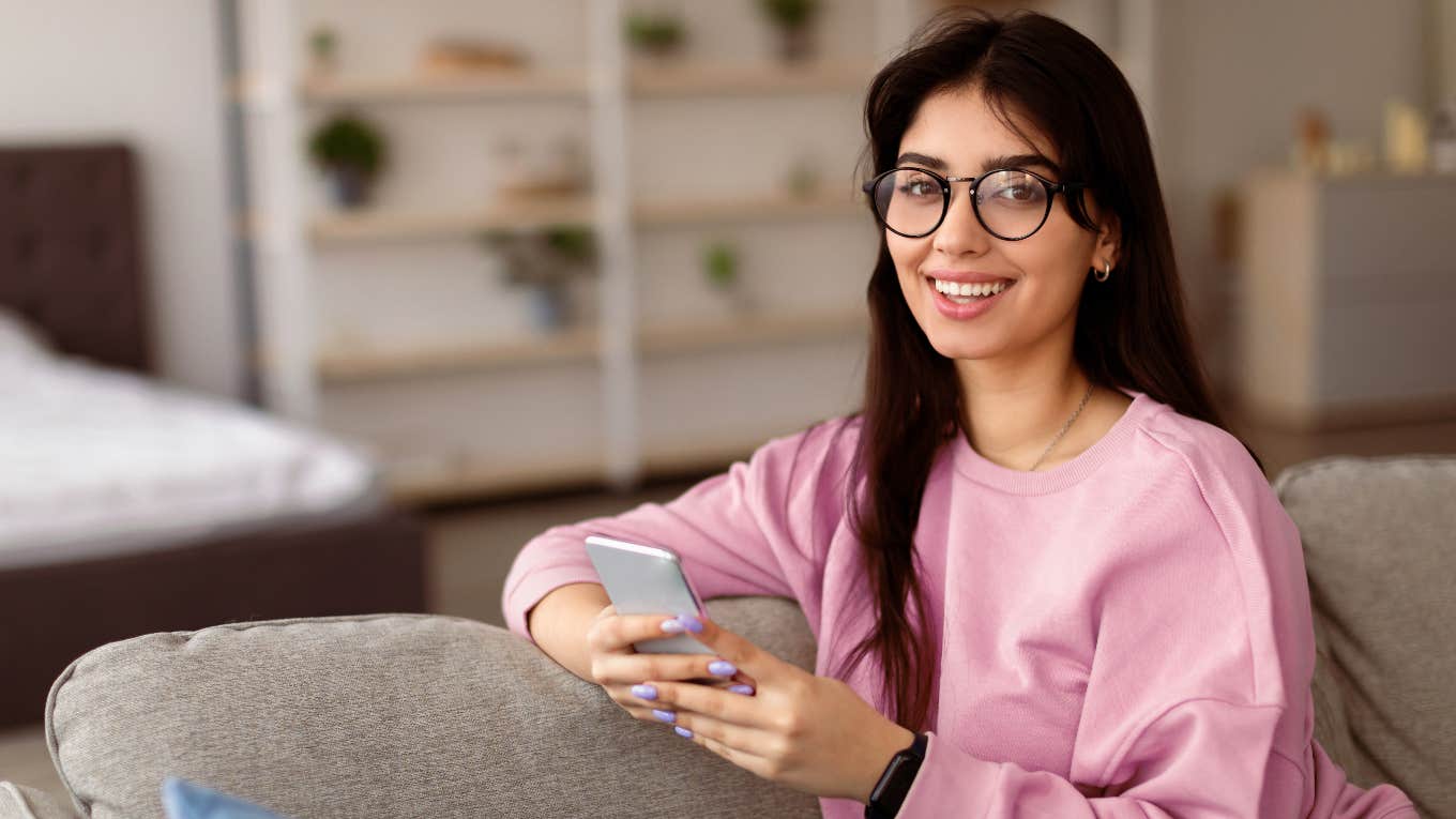 Woman who is not fit for a relationship ordering DoorDash