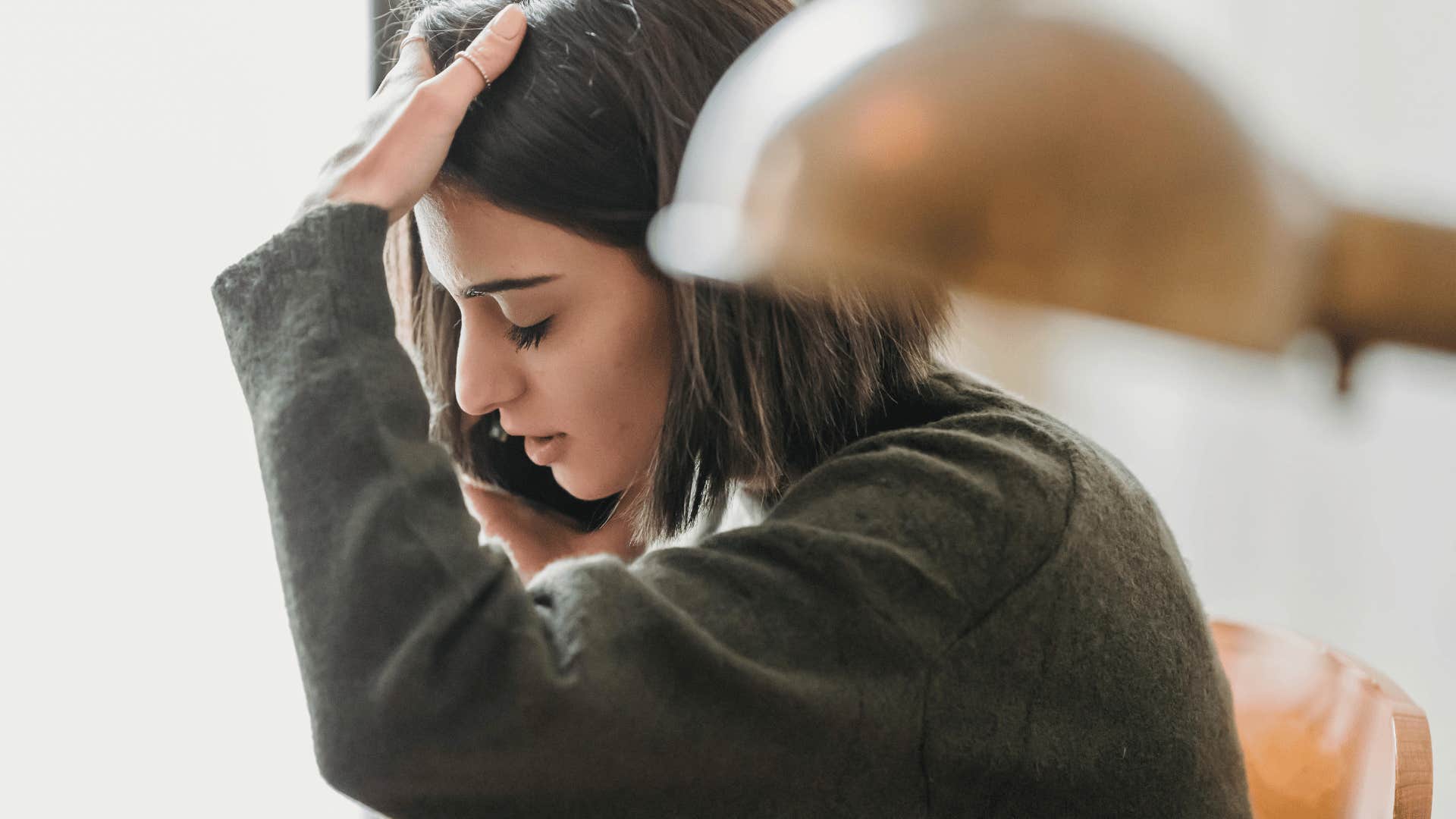 man cancelling date with woman