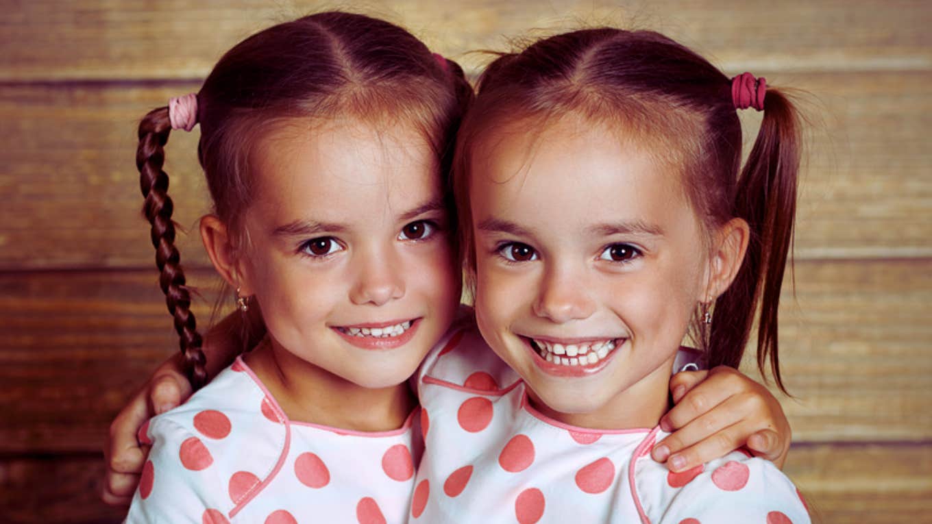 twin little girls 