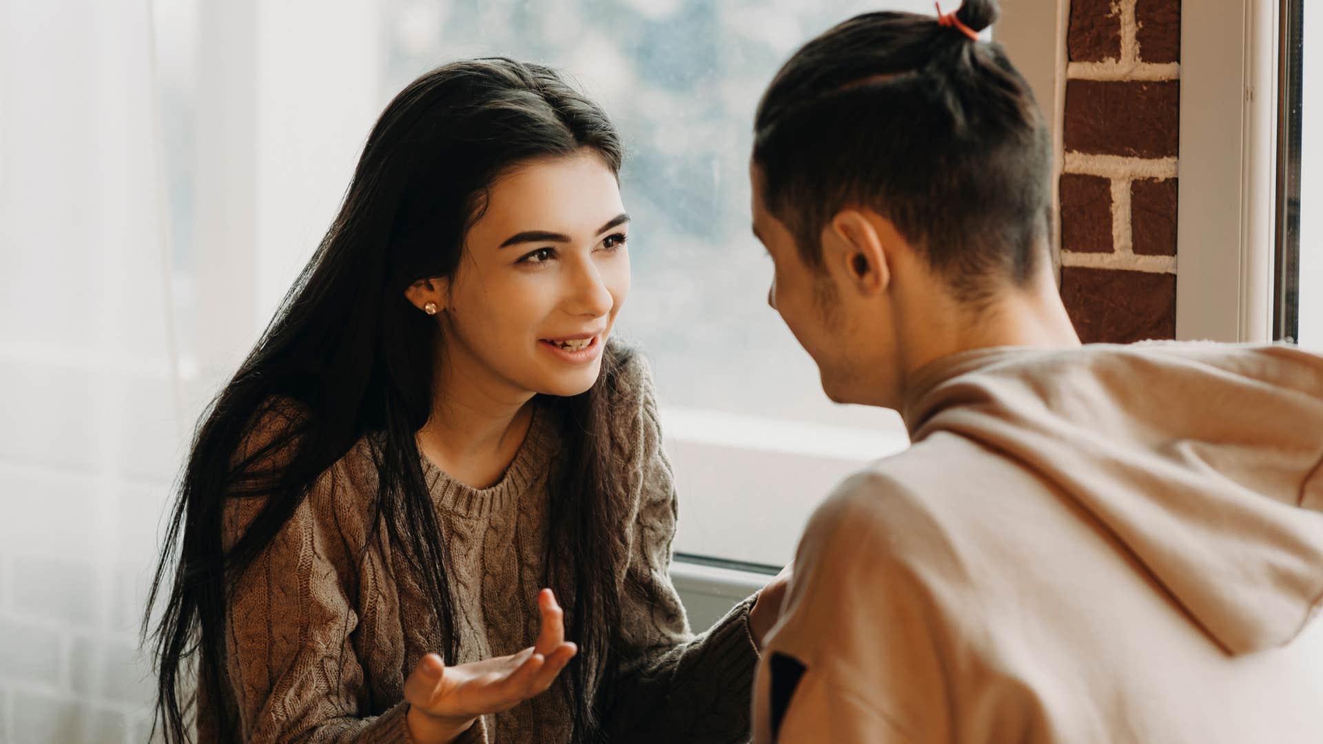 woman with high IQ telling man she understands