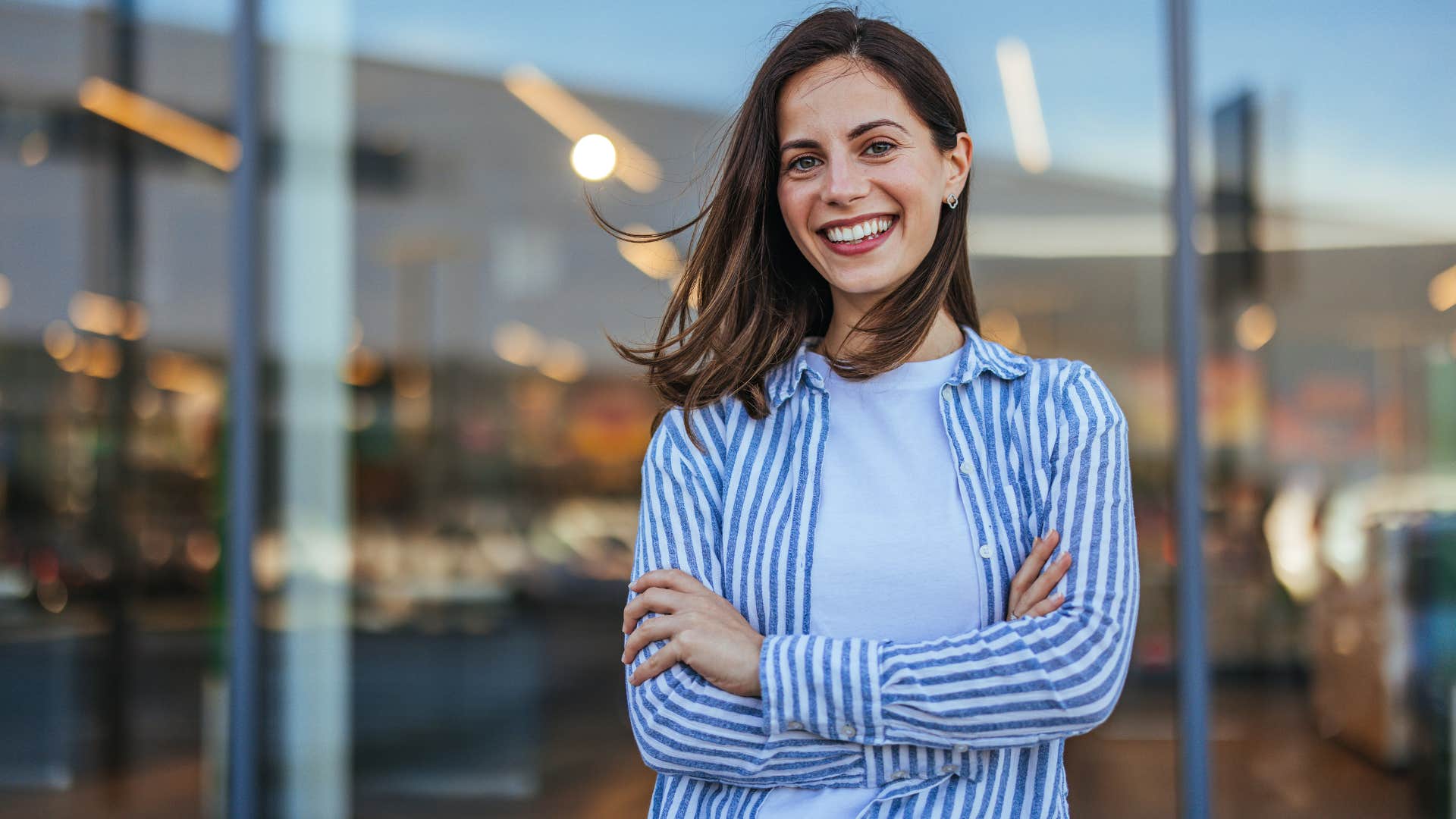 Woman crossing her arms and smiling.