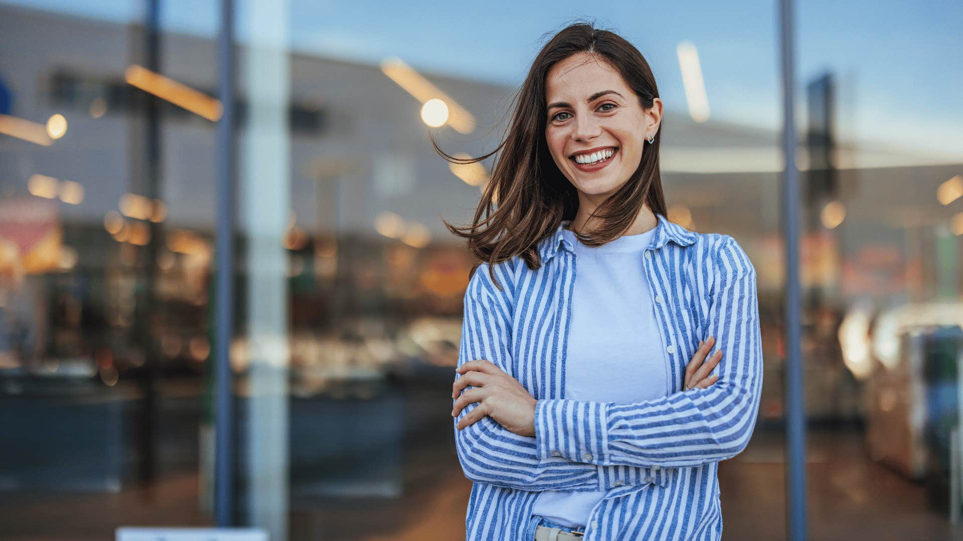 woman smiling and crossing arms 