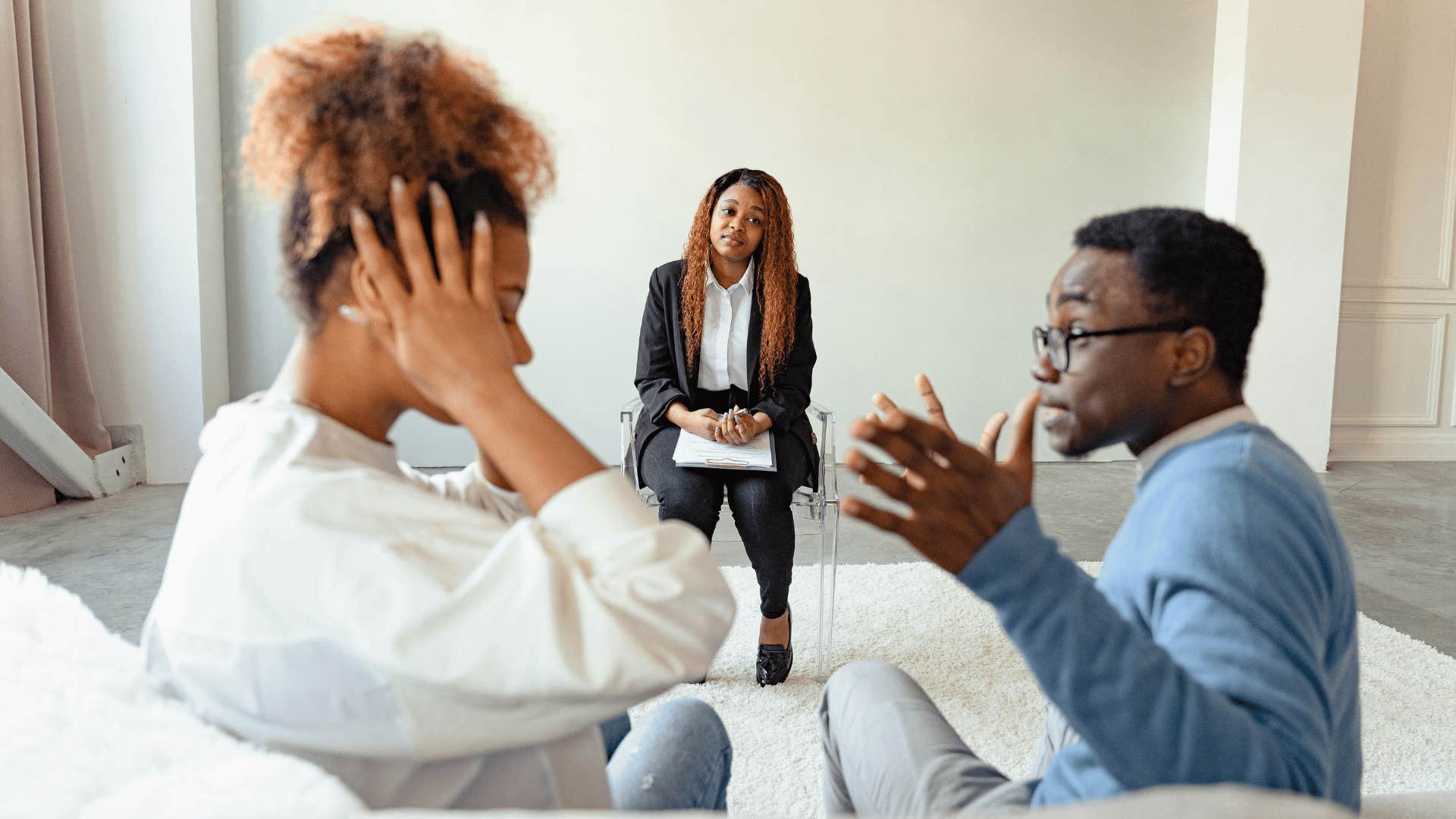 woman in couple's therapy arguing with partner