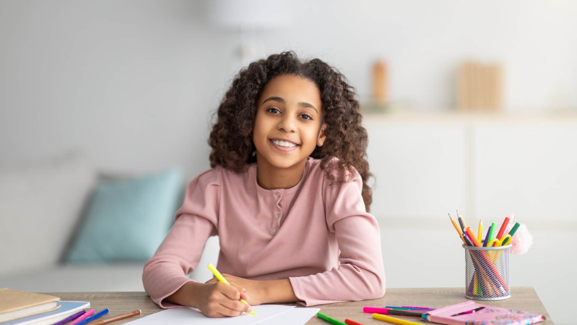 girl using scented markers