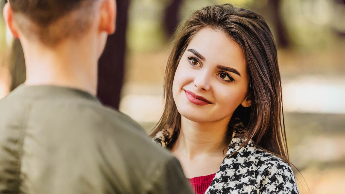 Woman admiring man while in love.