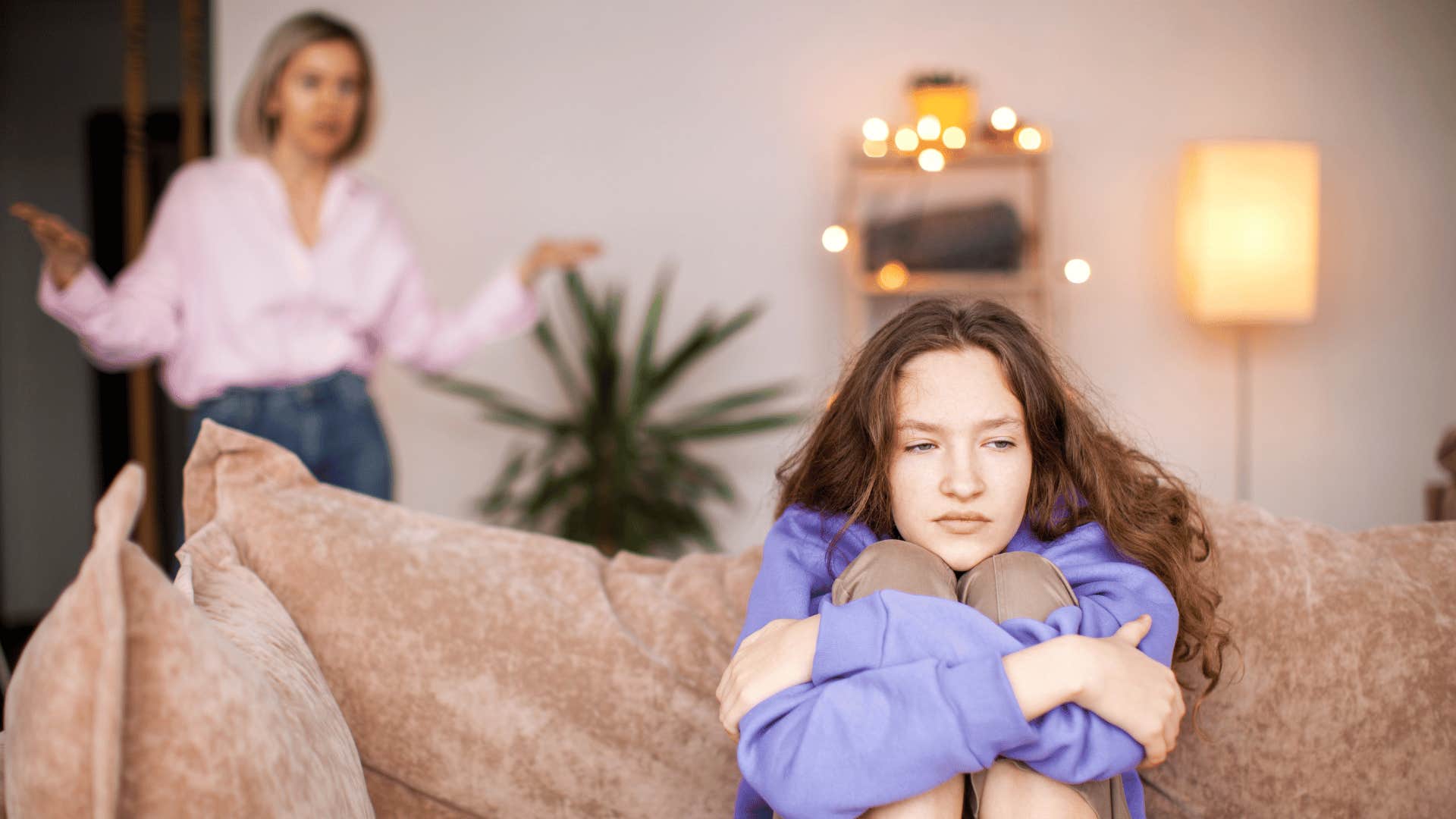 mom arguing with teen daughter