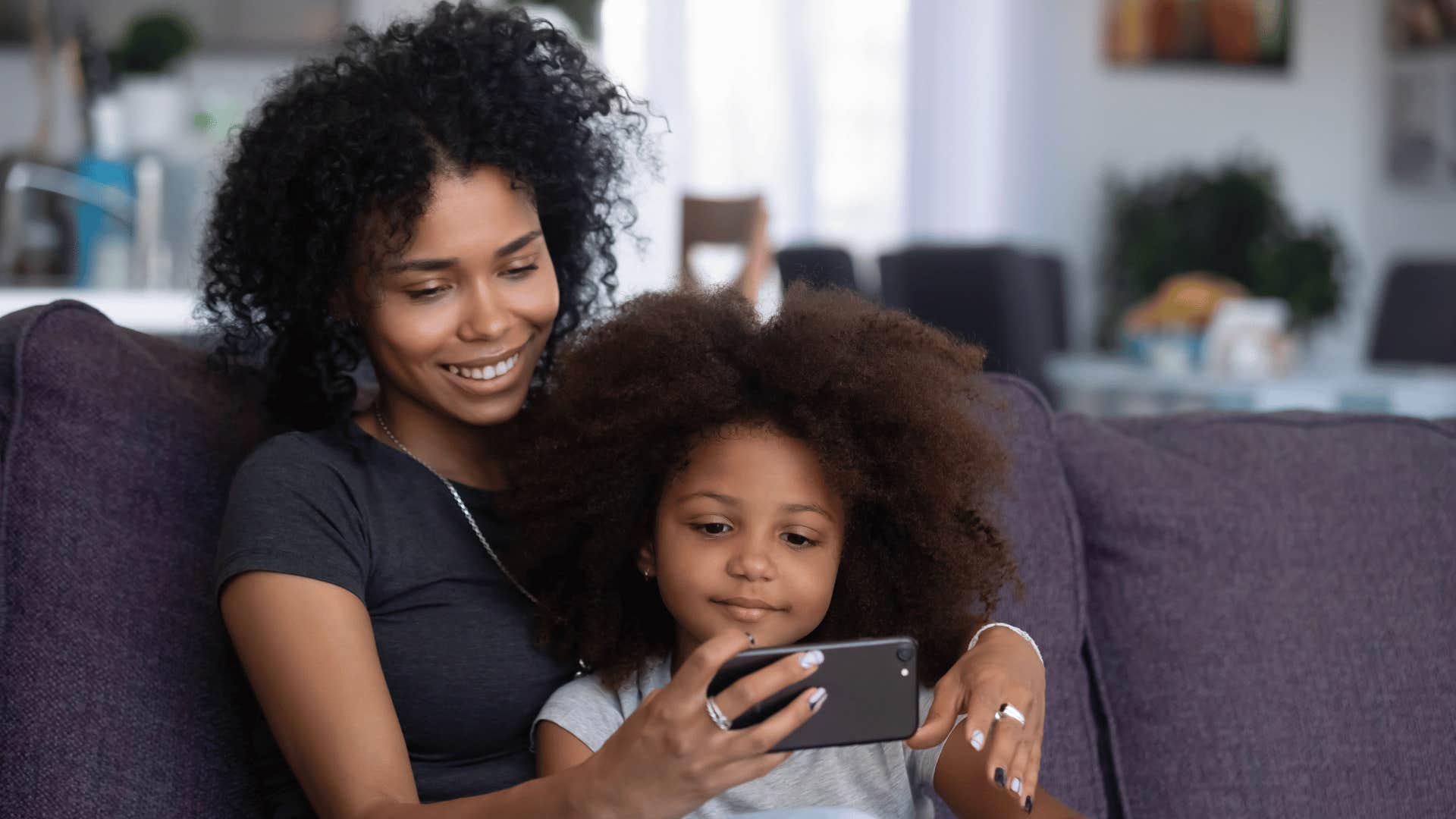 mom and daughter on phone