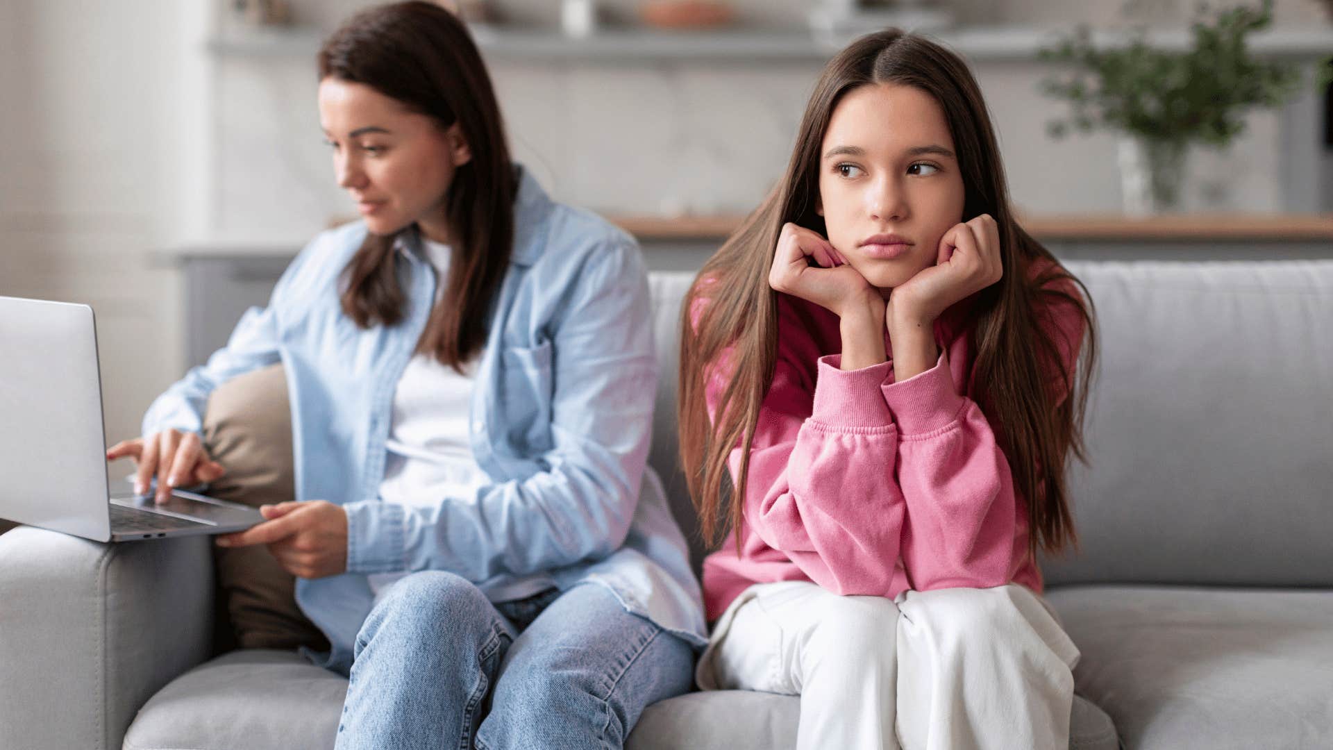 mother ignoring daughter