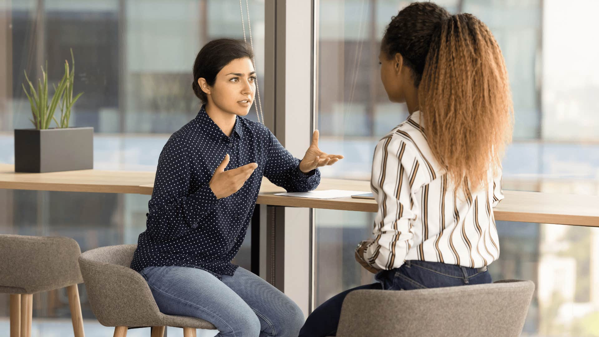 woman explaining something to coworker