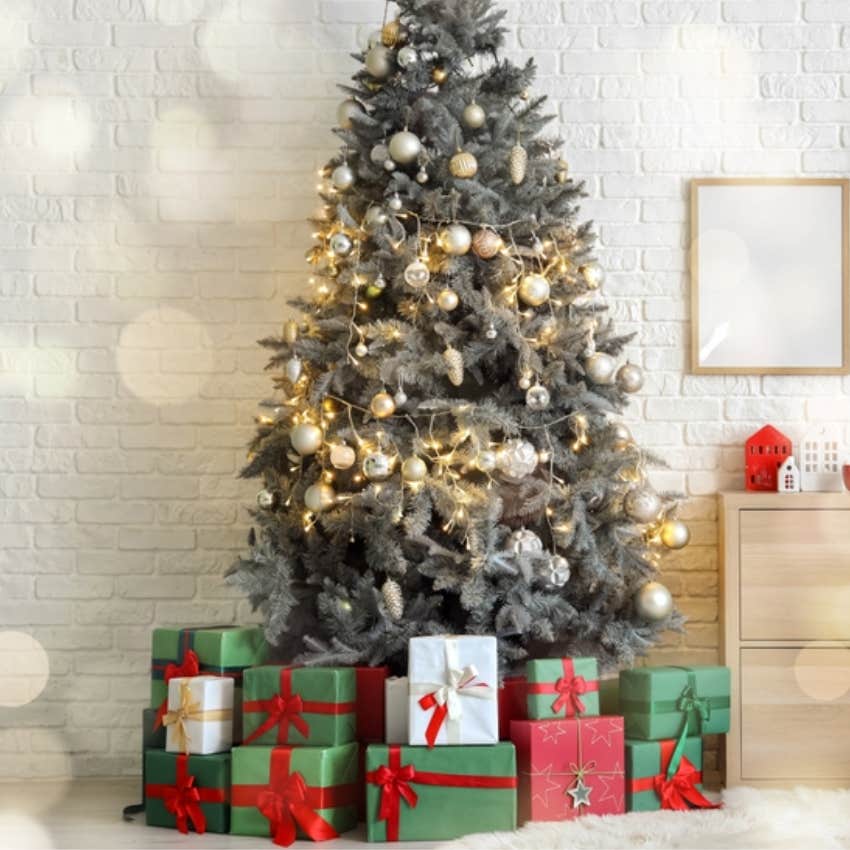 christmas tree with gifts underneath 