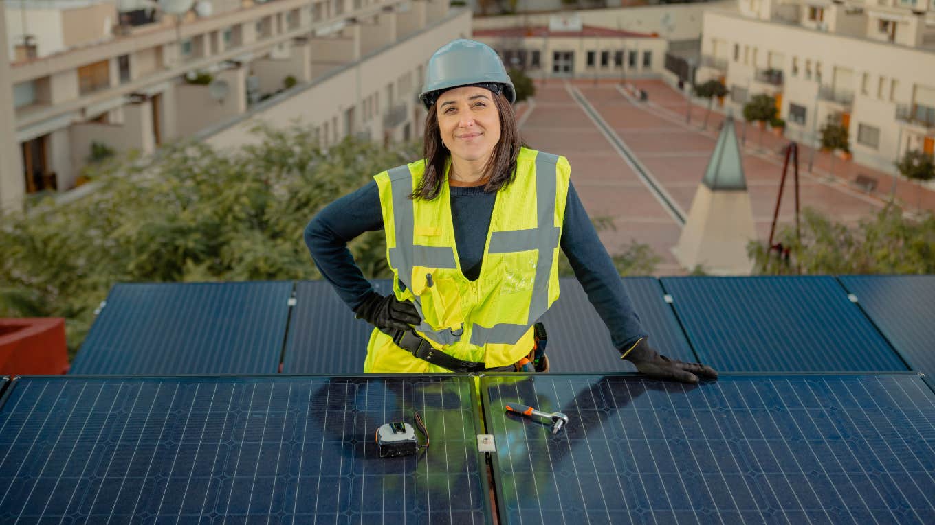 Solar photovoltaic installer