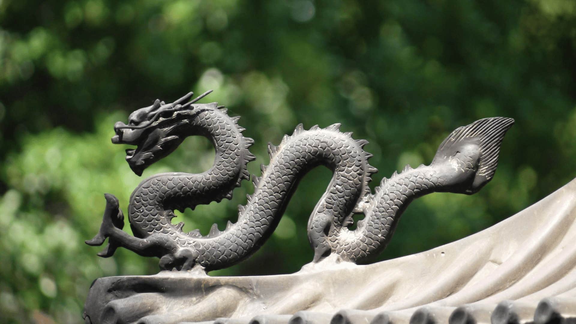 dragon statue