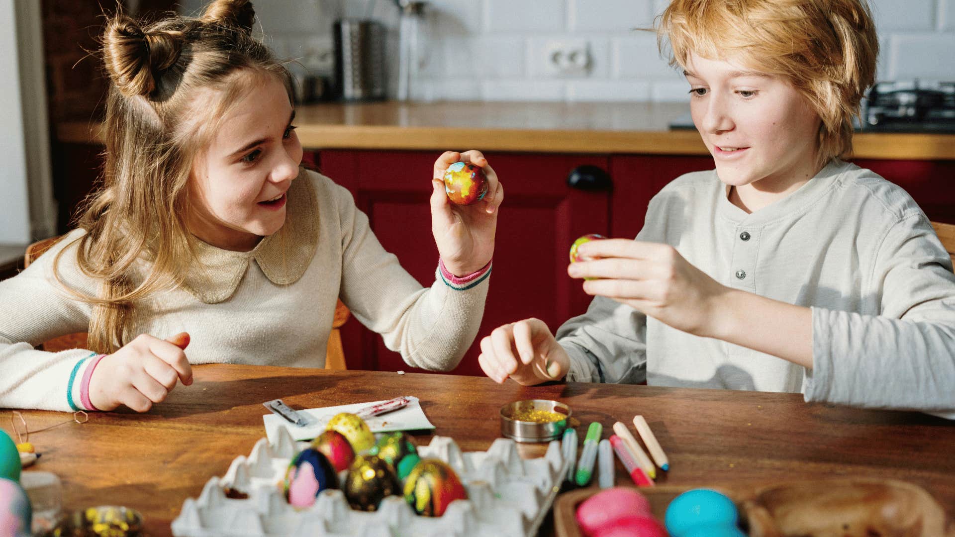 children decorating eggs