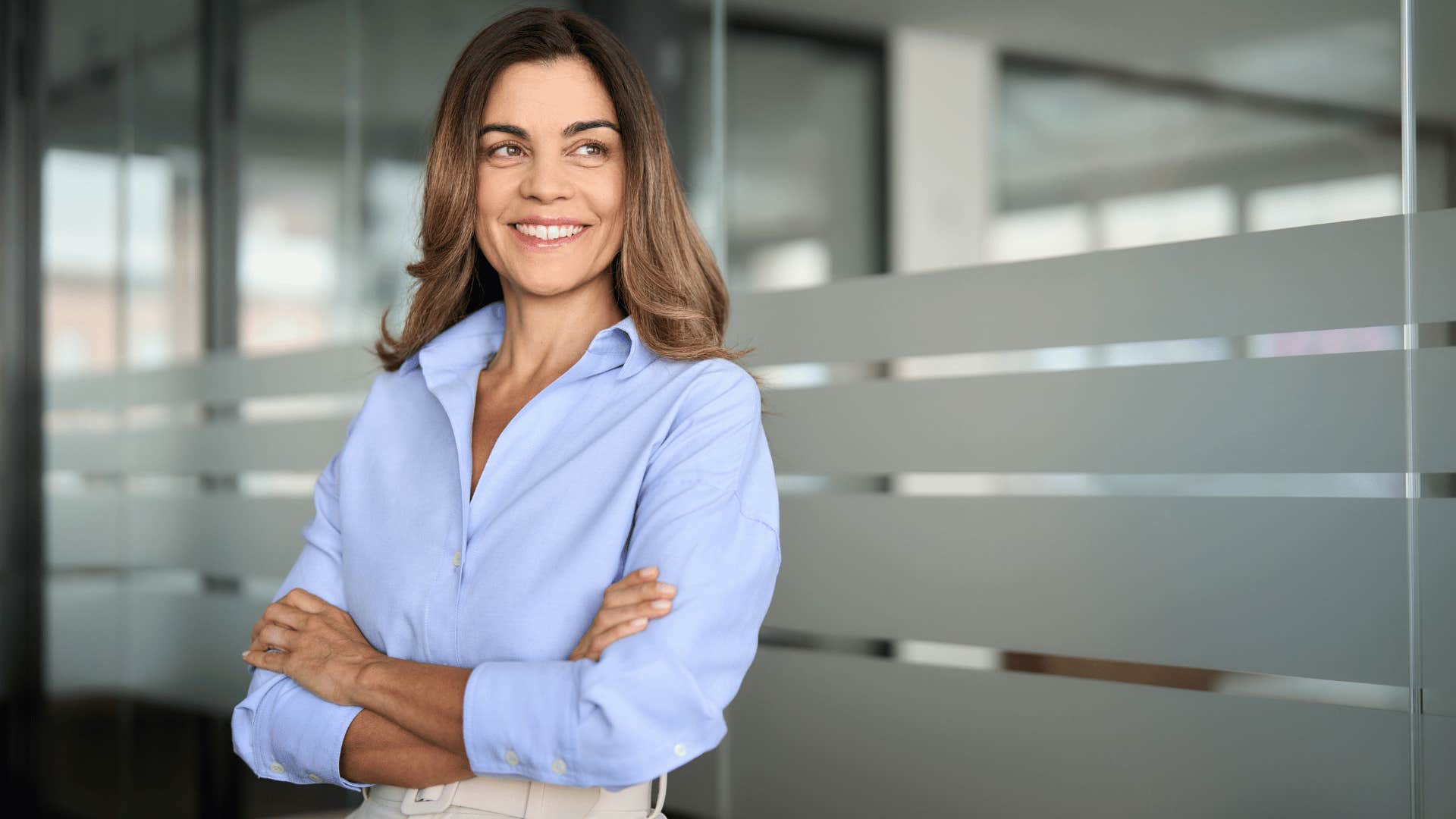 woman looking confident while crossing arms