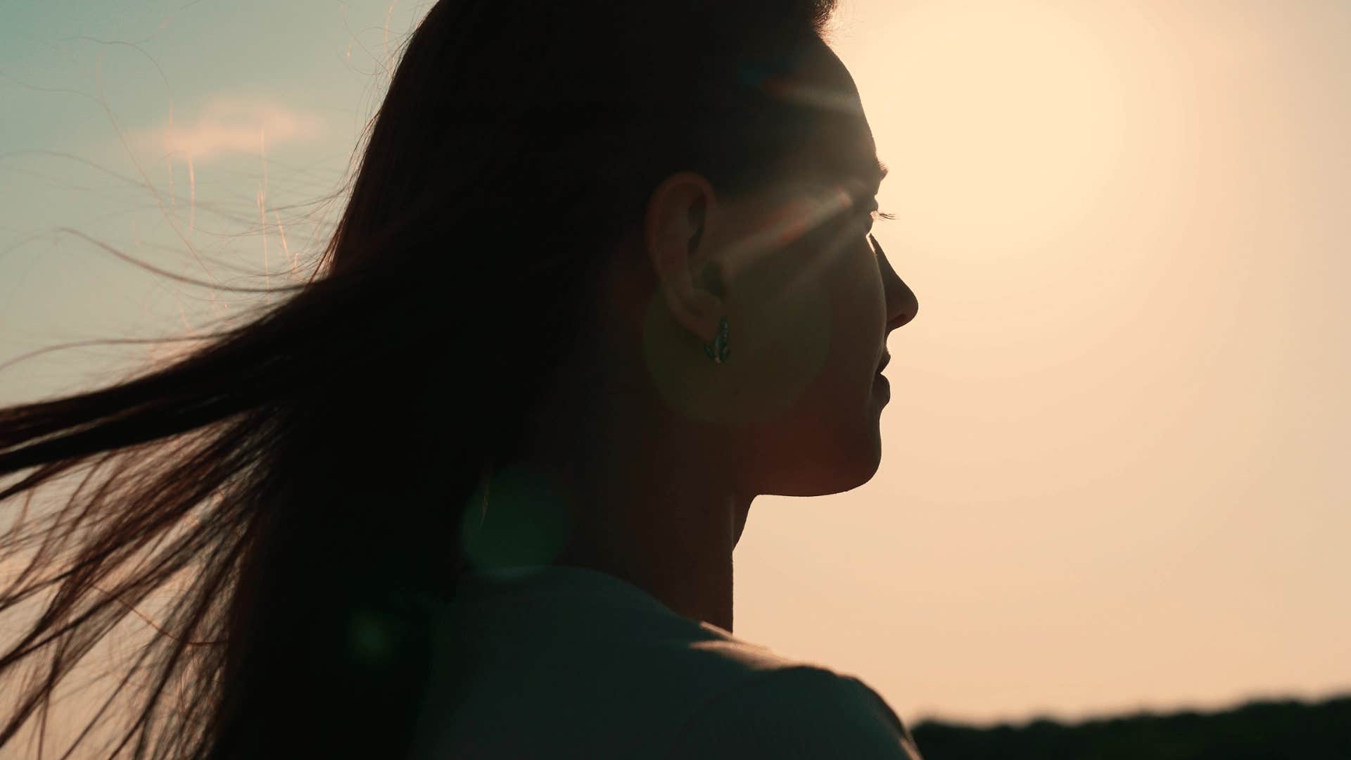 woman looking up at the sky