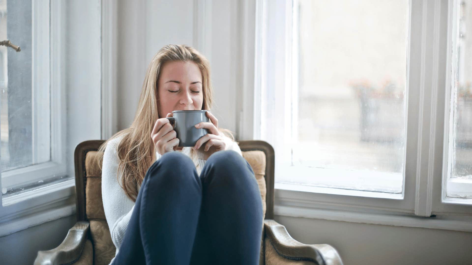 woman sitting and drinking coffee