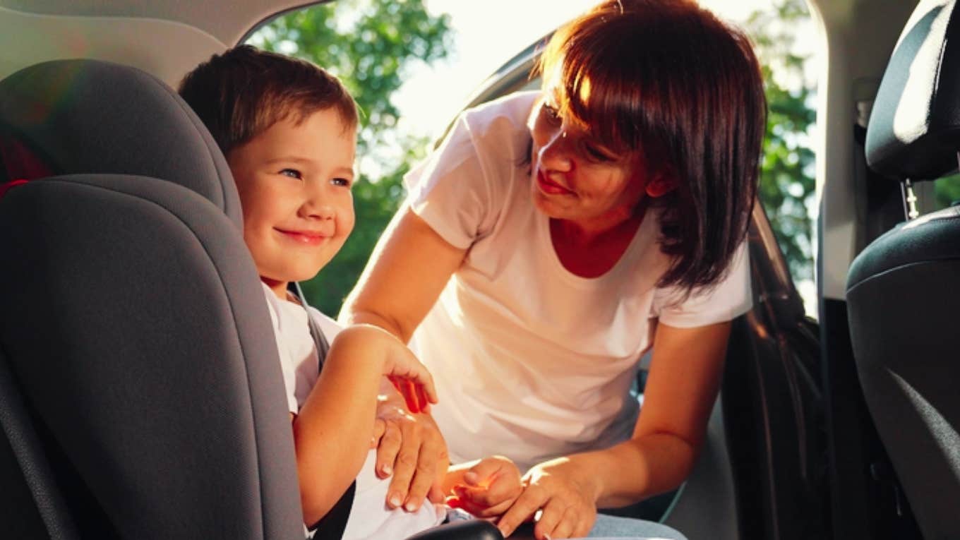 mom getting son out of carseat 