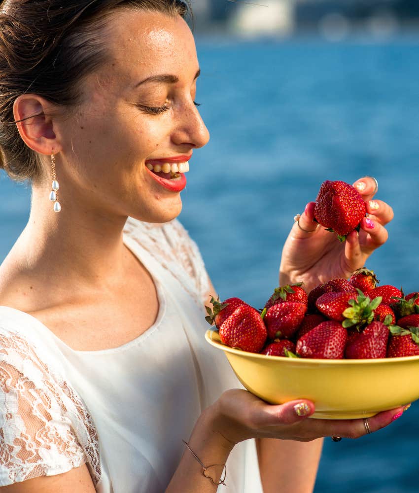 Woman no longer craving unhealthy vices and indulging in fruit