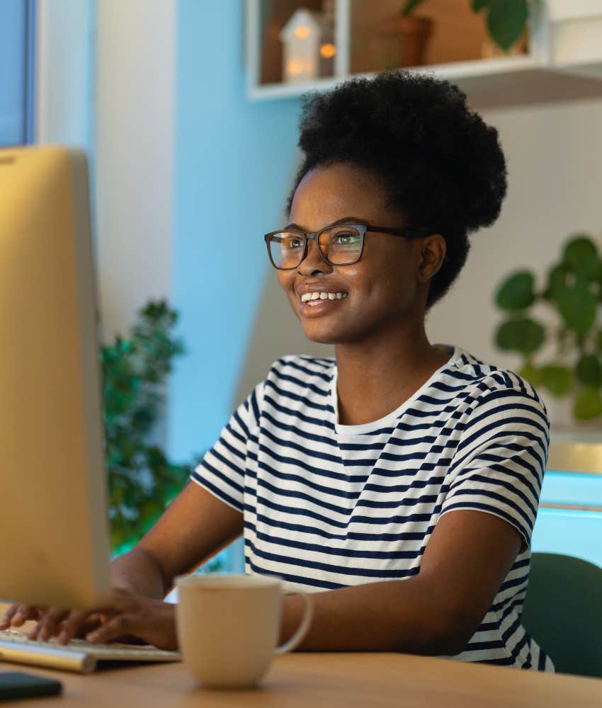 woman smiling while setting up out-of-office email