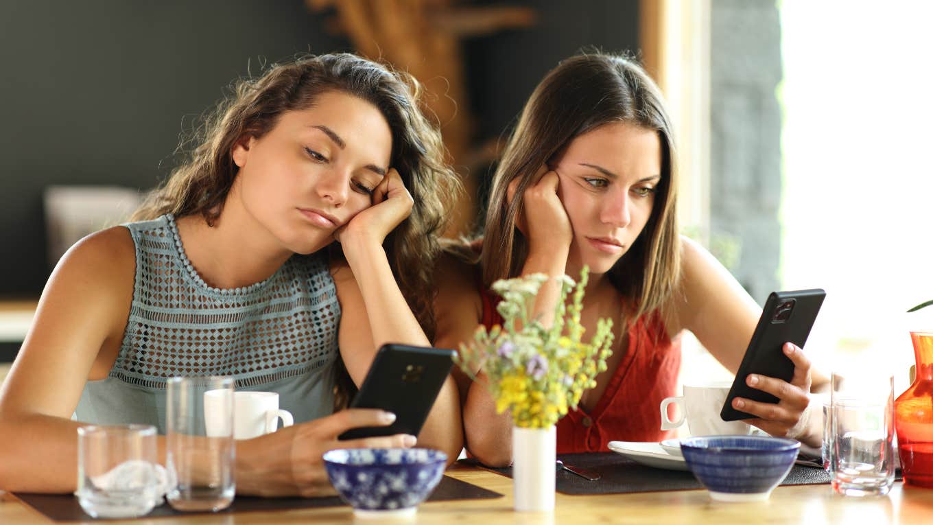 Women brain rotting on their phones