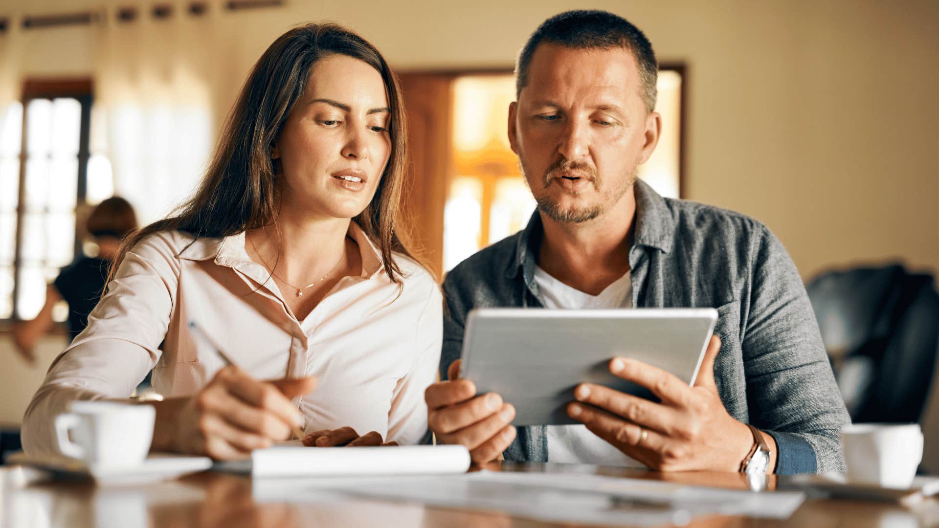 Couple talks about budget 