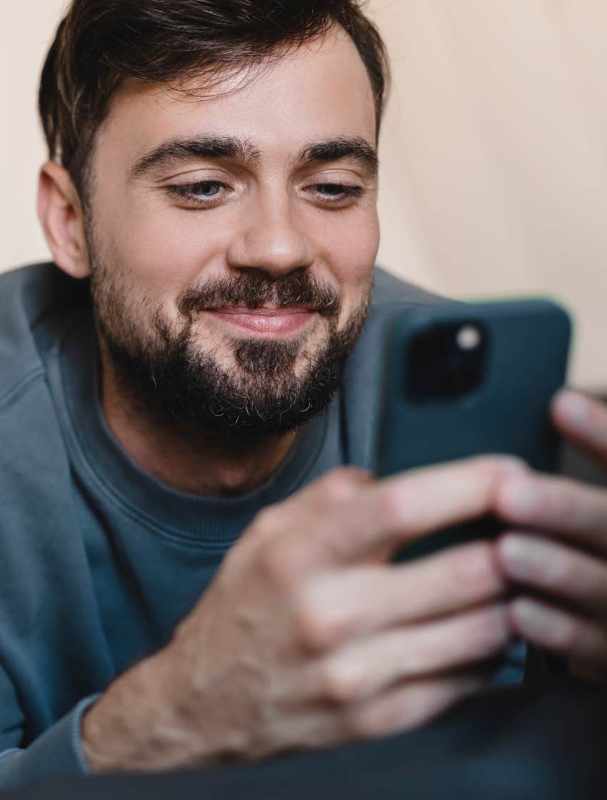 Man sending money to his date