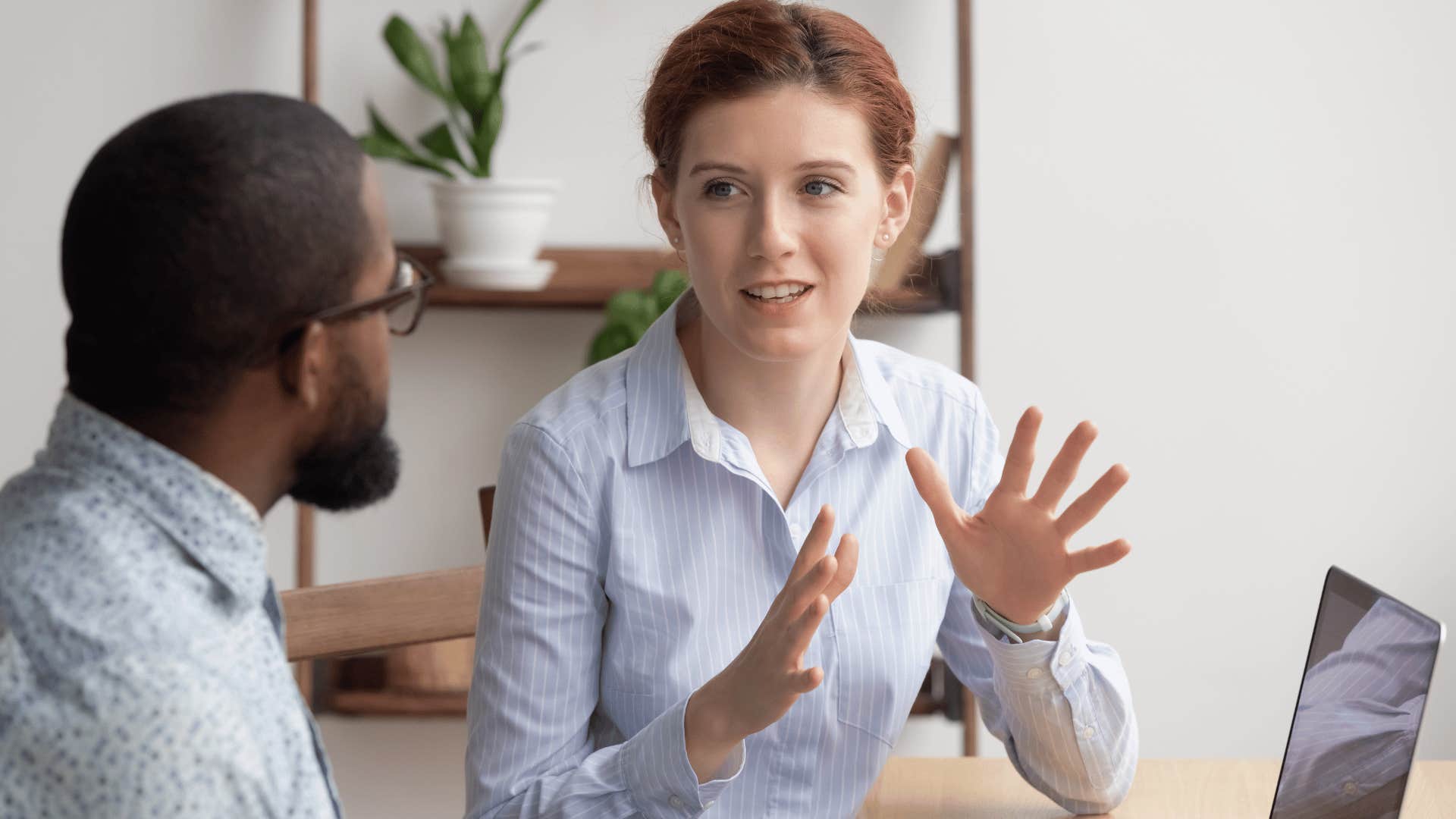 woman explaining something to coworker