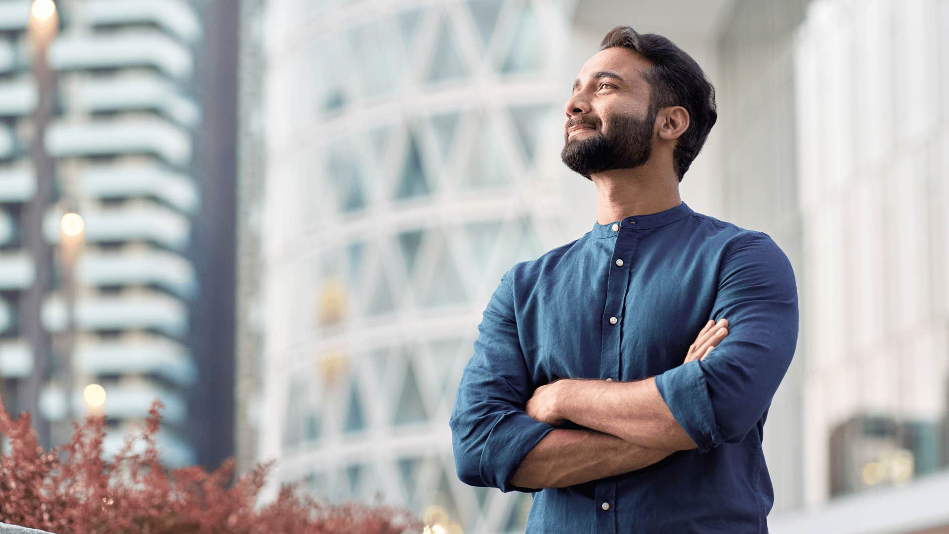 man crossing arms while looking up