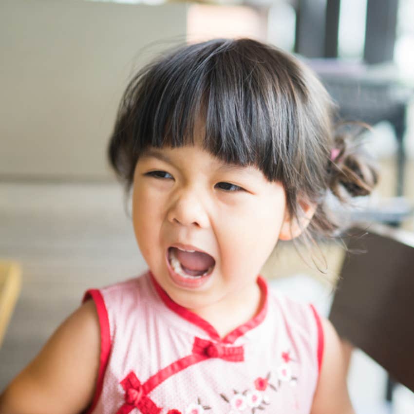 screaming toddler in restaurant