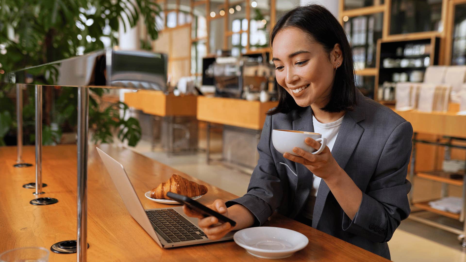 woman drinking coffee