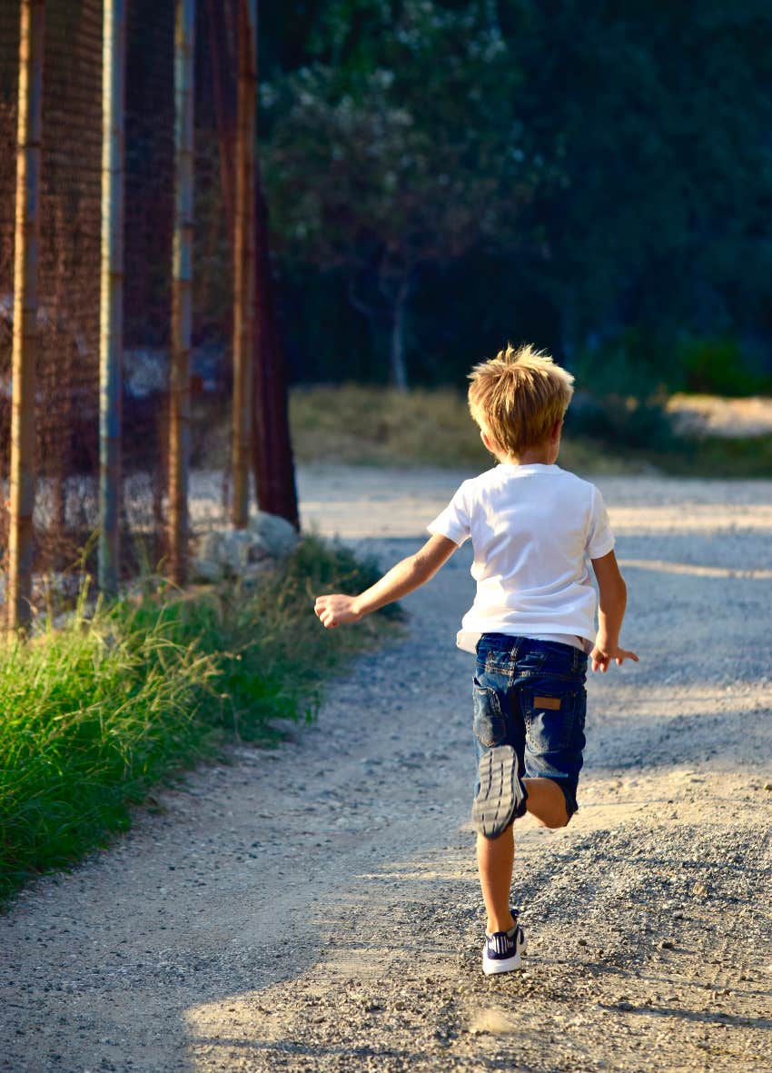 I Walk My Kids On A Leash — And So Should Every Other Sane Parent