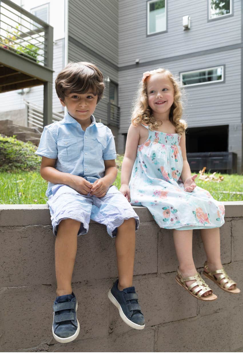 little boy and little girl best friends 