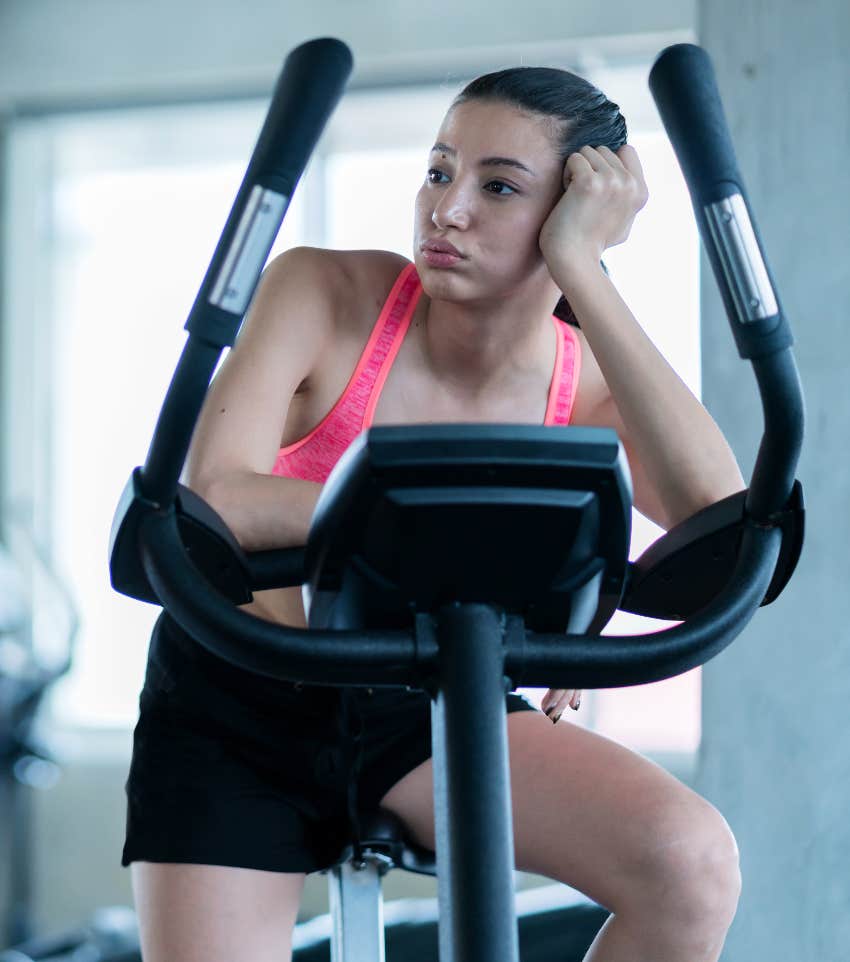 Woman hates working out and lies to herself about it