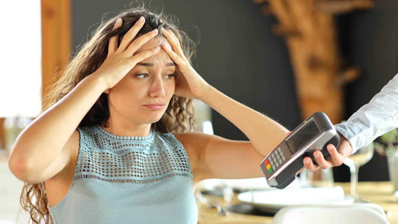 Woman who left her wallet at home when going to dinner