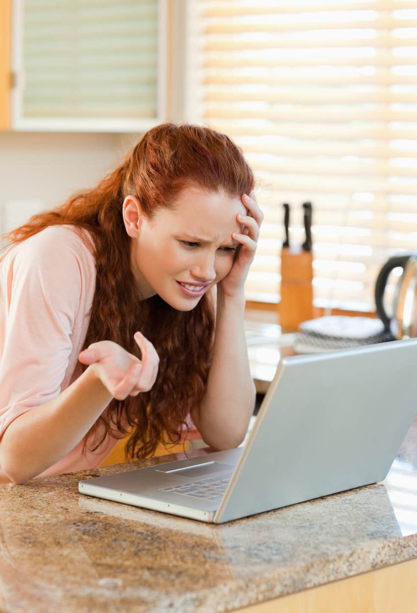 woman looking at computer confused