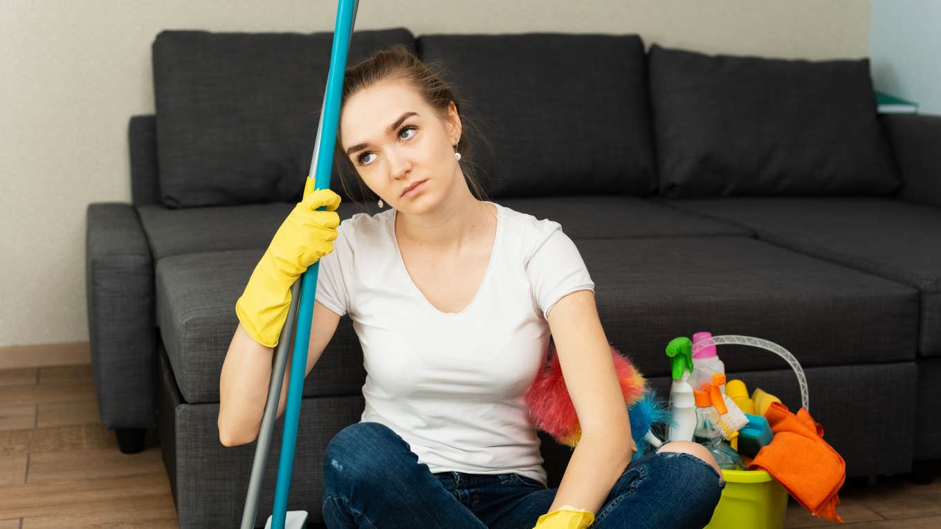 Woman annoyed about being forced to clean Airbnb