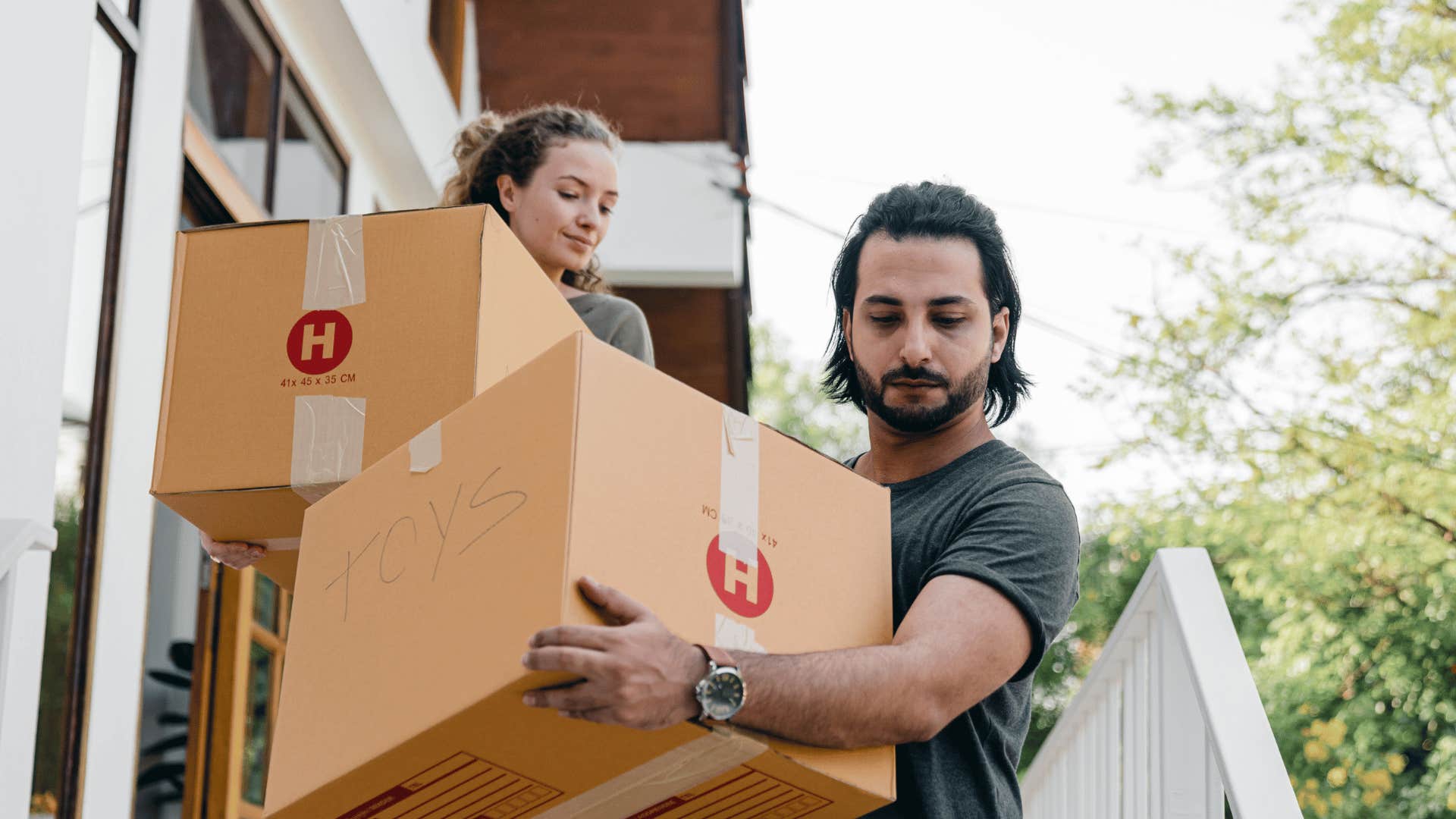 adult son moving out of his parents' home