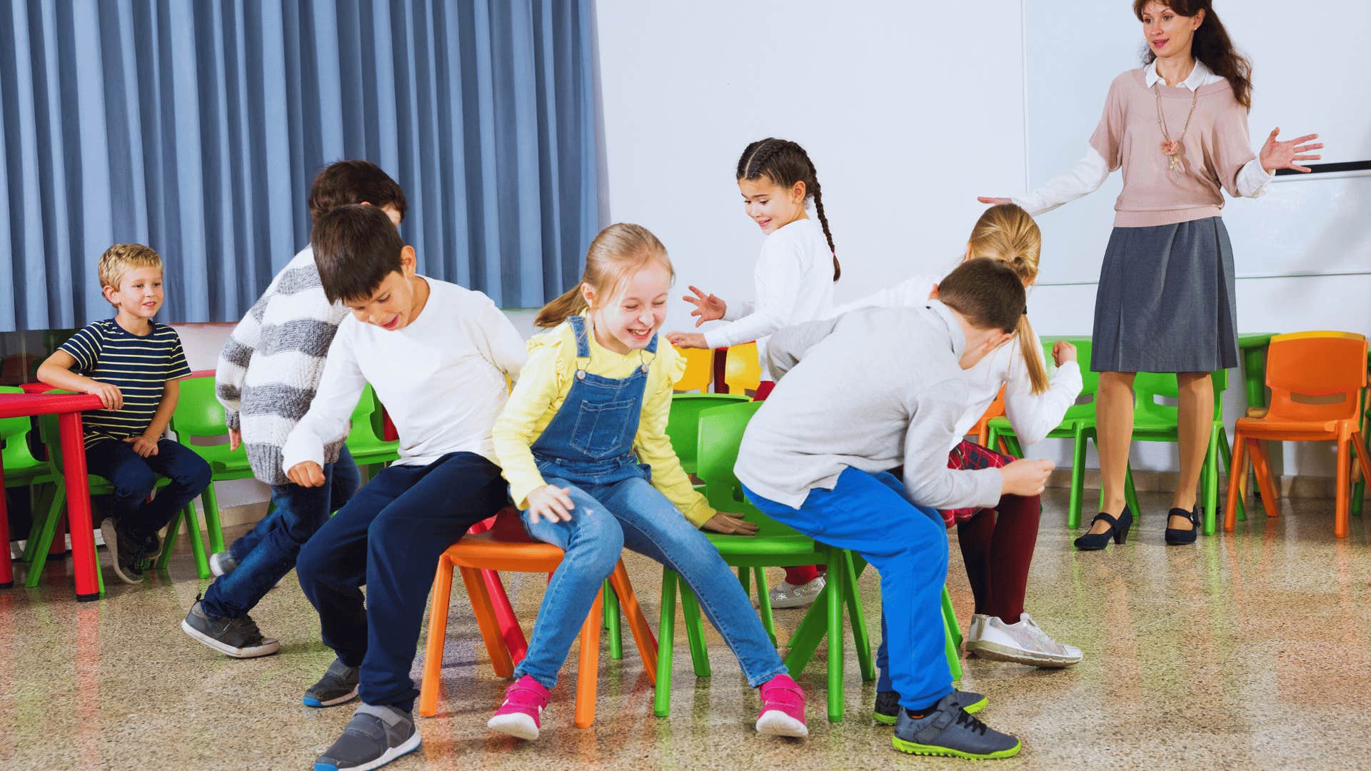 kids playing musical chairs