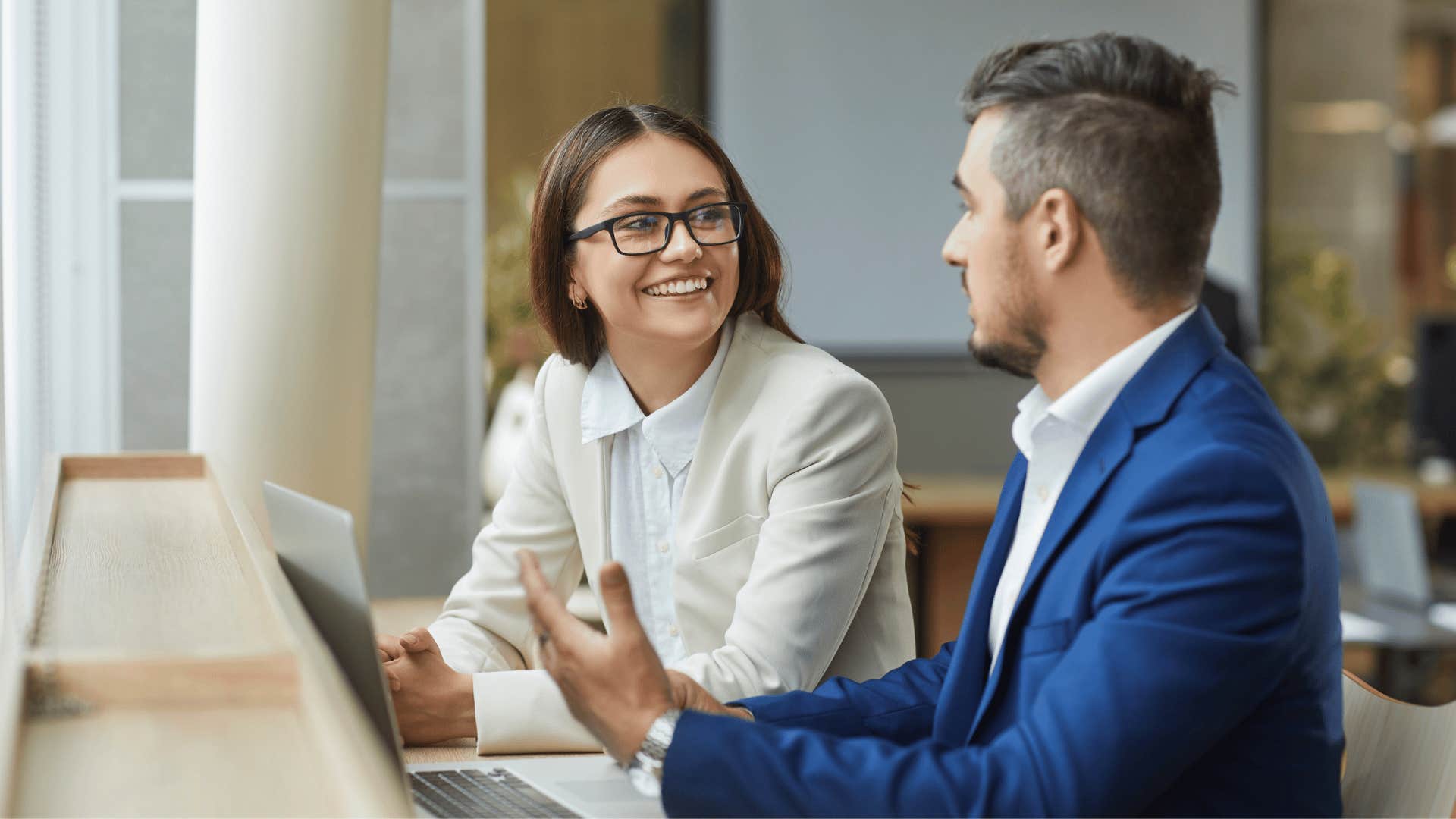 two colleagues talking to each other