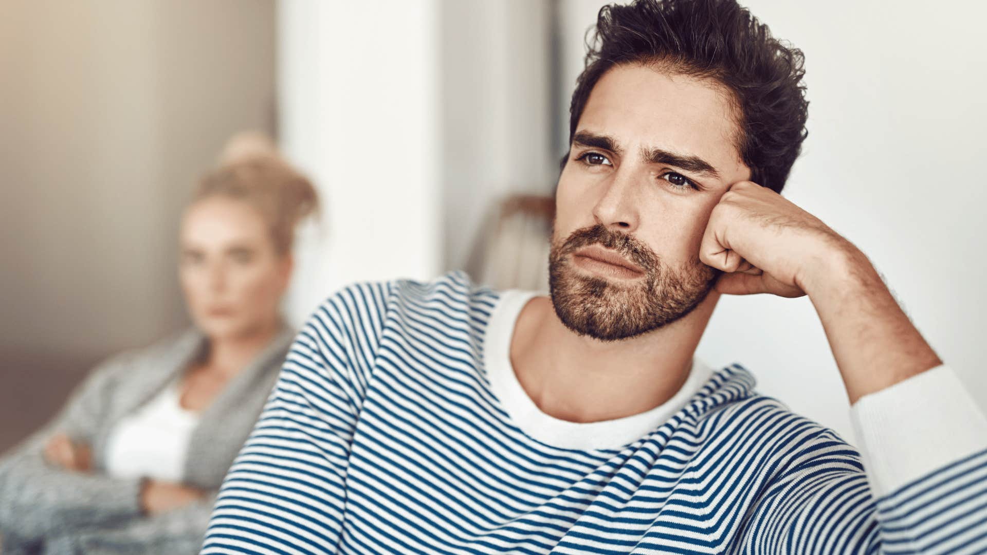 narcissistic man giving wife the silent treatment