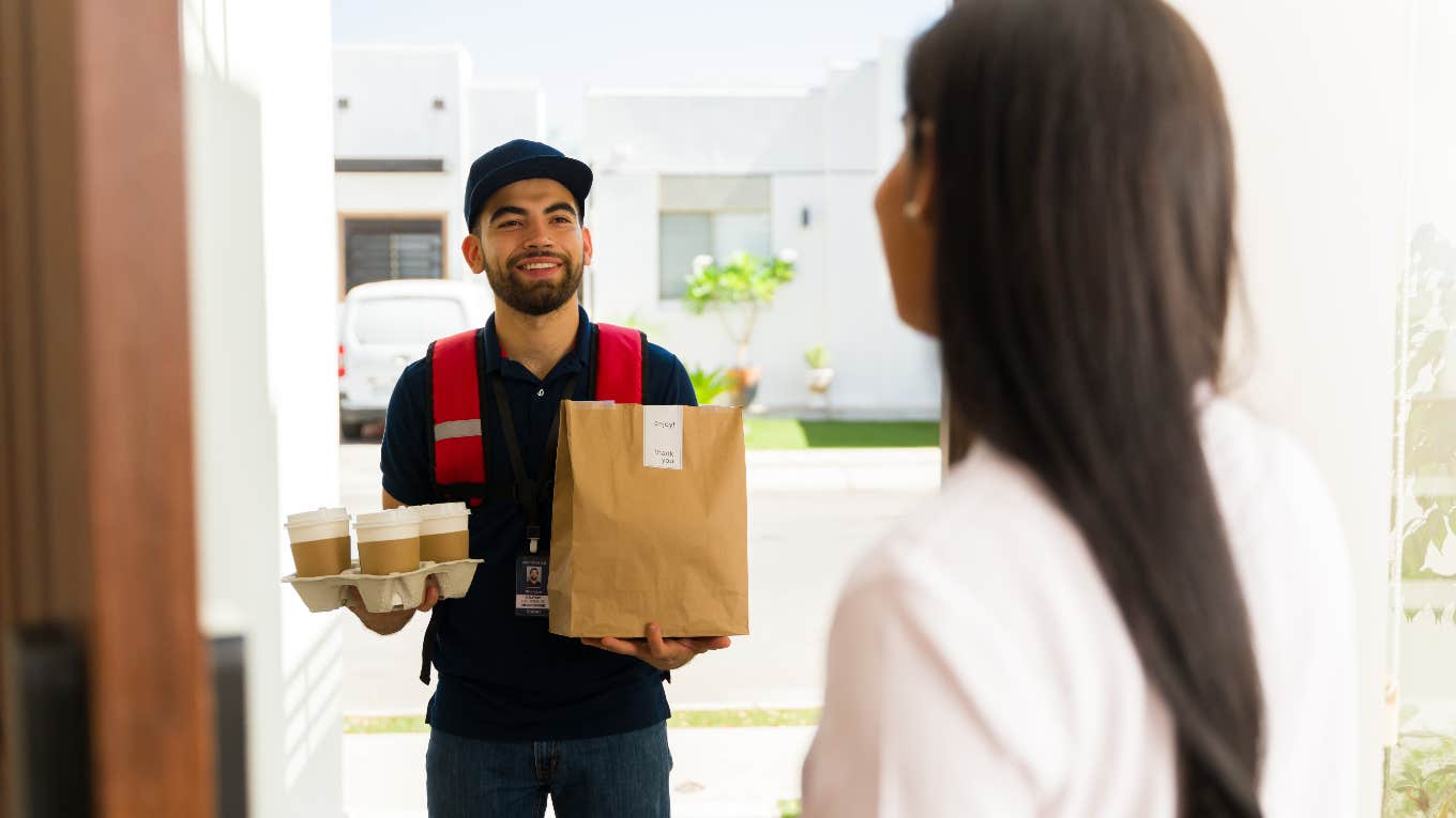 DoorDasher delivering food to someone