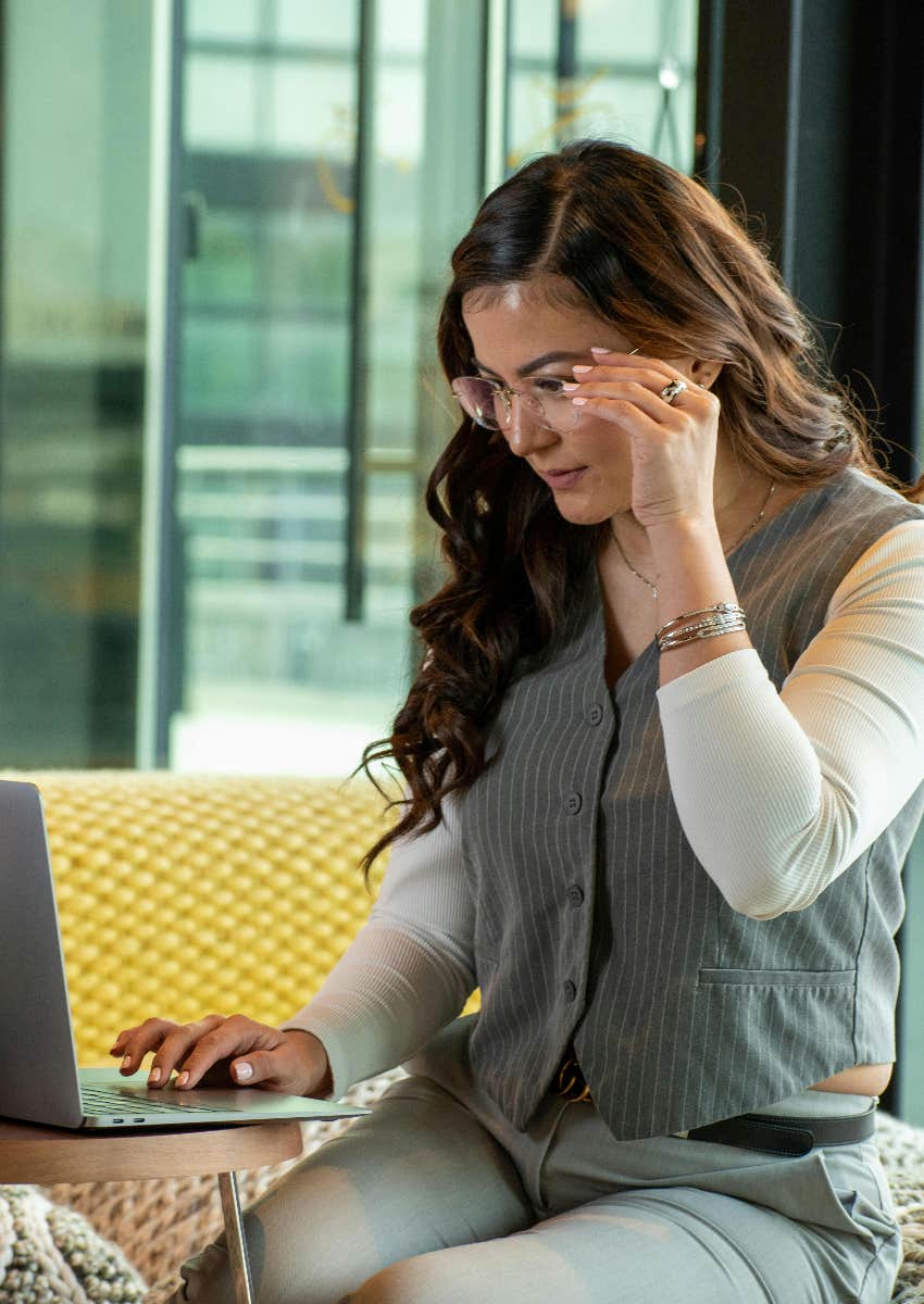 Woman talking out loud to herself is better off because she is more focused