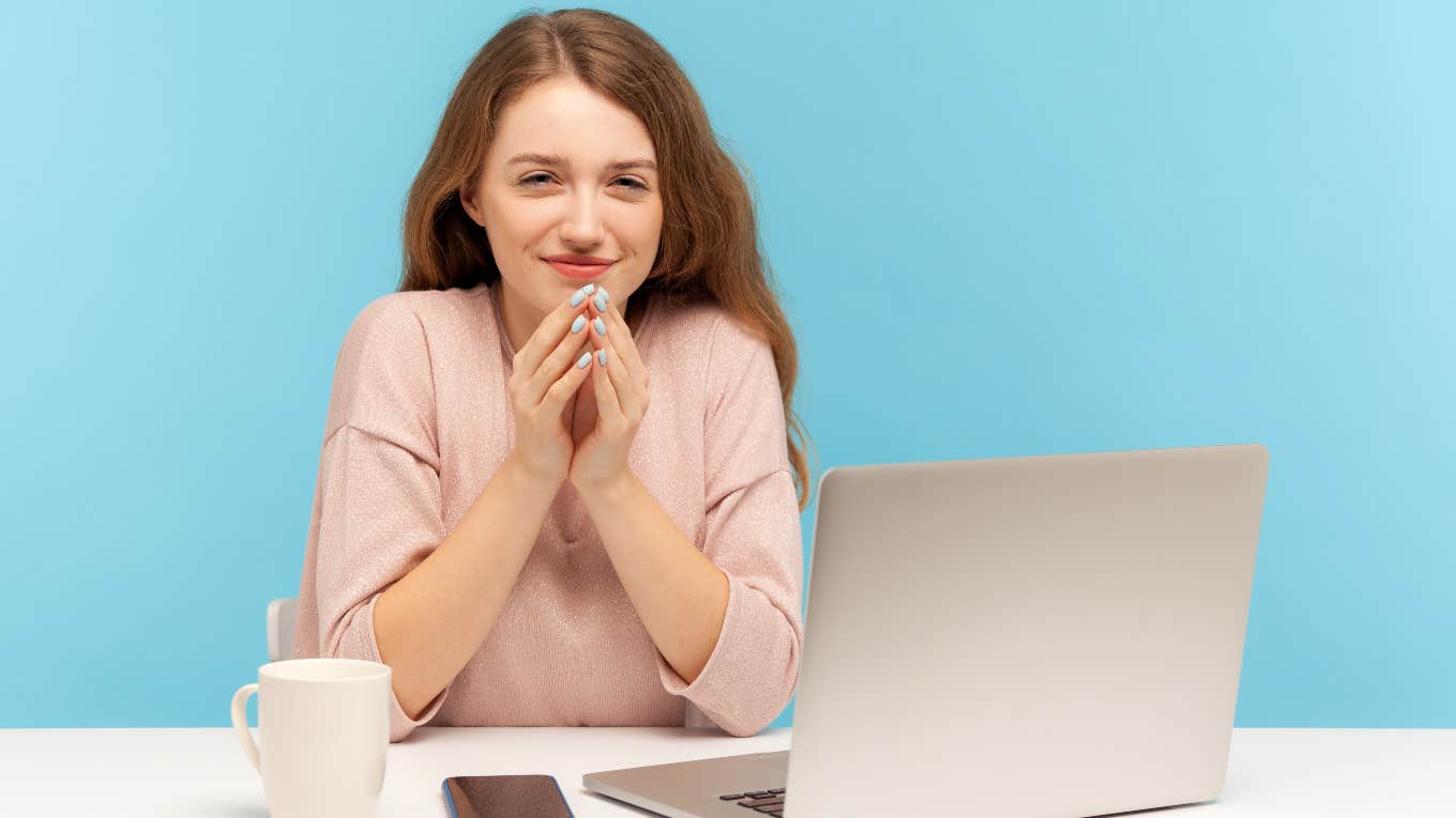 Woman using micropettiness at work to get the upper hand 