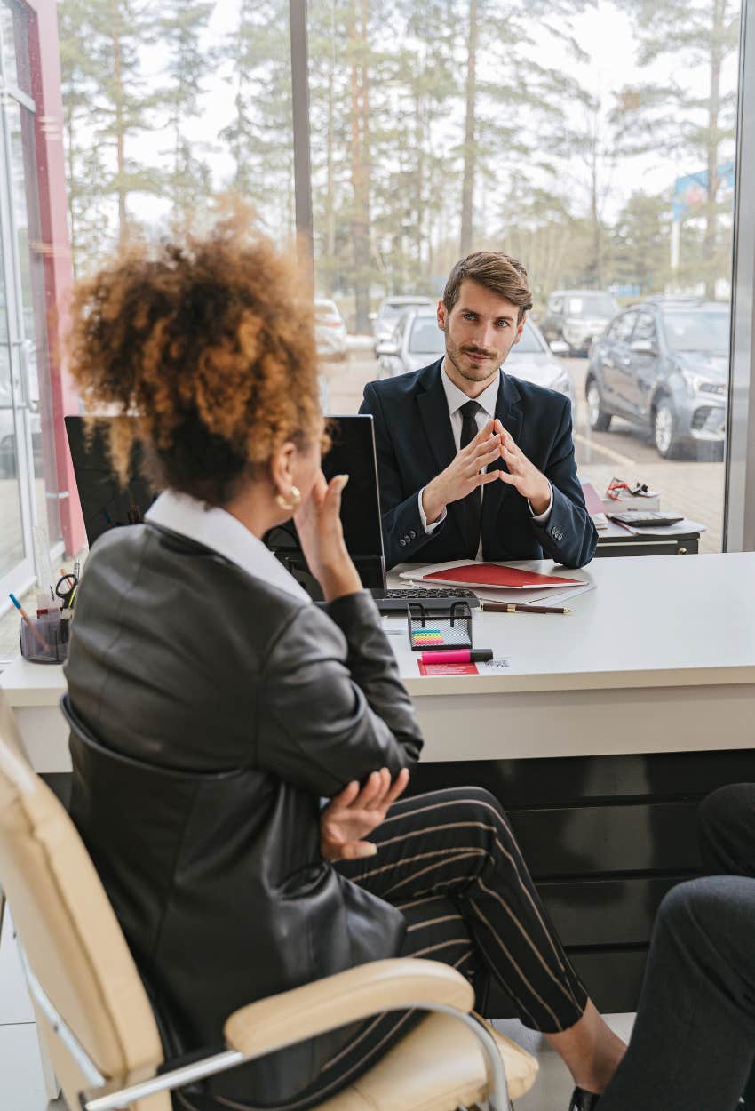 woman asking manager for a day off