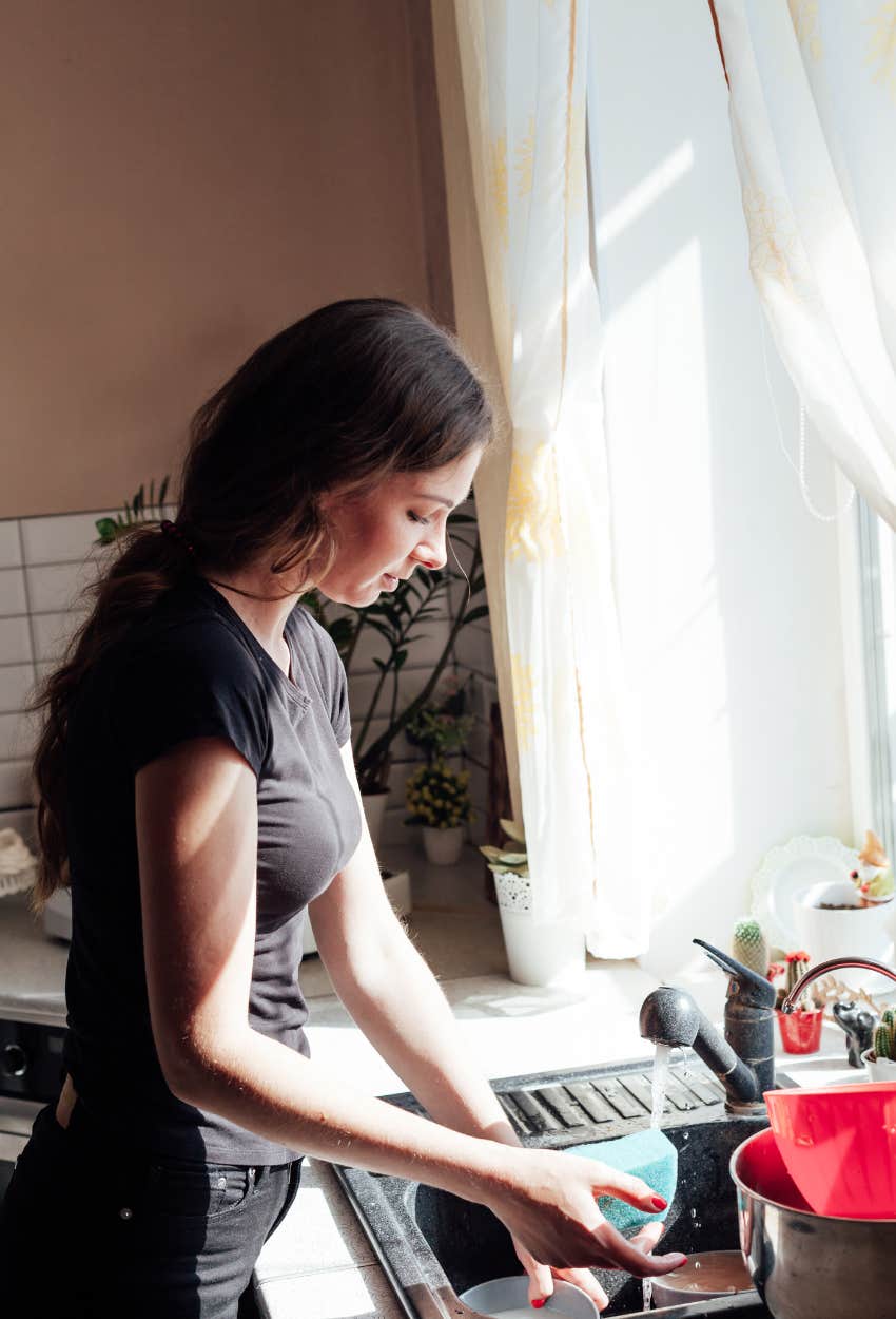 Mom who stopped cooking dinner because her family never cleaned kitchen