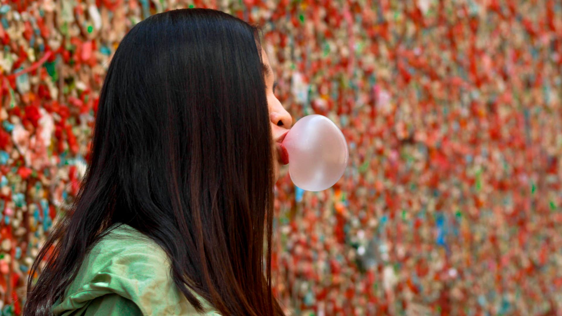 woman chewing gum psychological trick gain control stressful situation