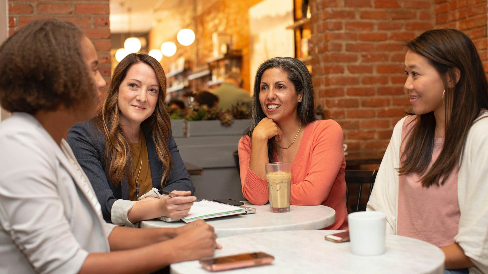 smart woman paying attention people treat others during conversation psychological trick gain control