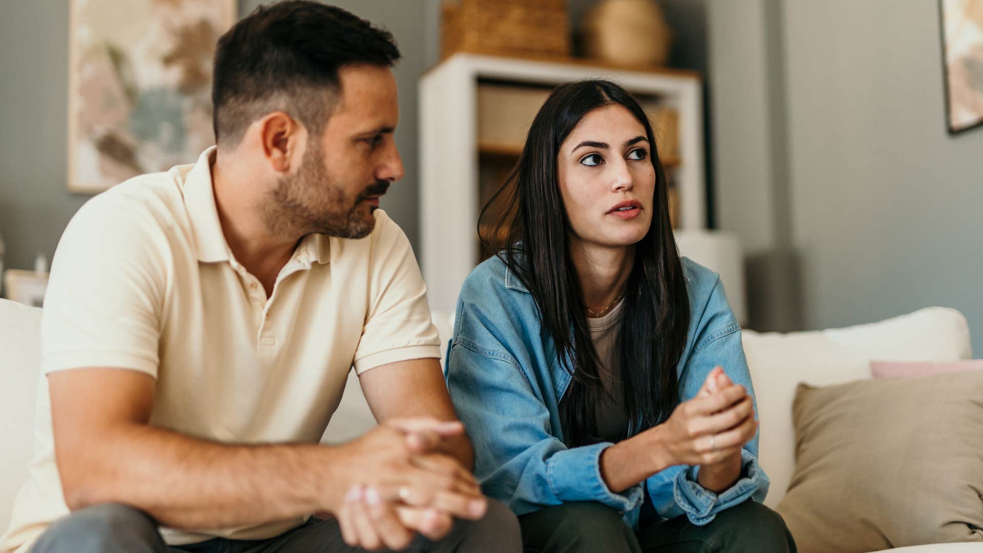 woman avoiding conflict with man