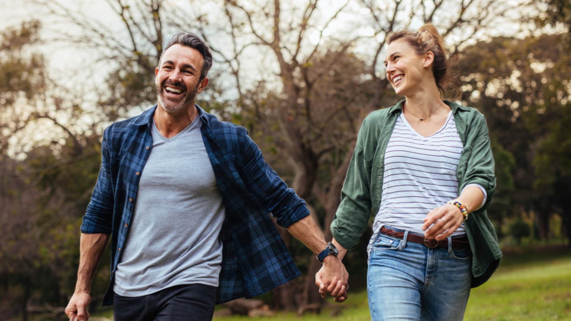 man being protective but not overbearing of woman